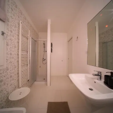 Daire Lakefront Retreat Peschiera del Garda