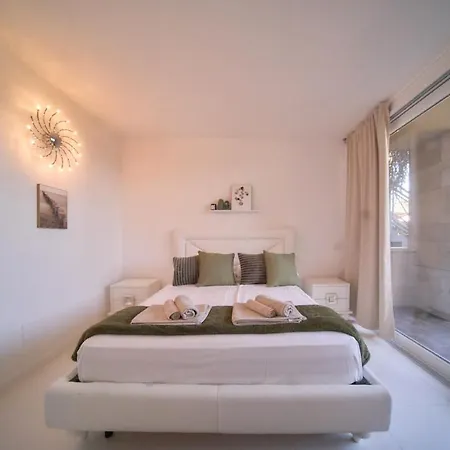Lakefront Retreat Daire *