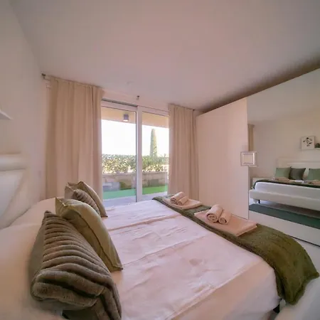 Daire Lakefront Retreat