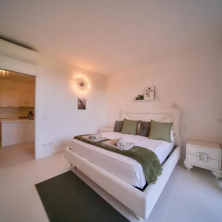 Lakefront Retreat Daire Peschiera del Garda