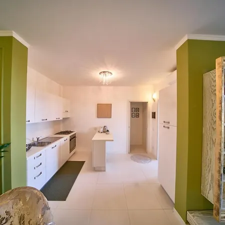 Lakefront Retreat Peschiera del Garda