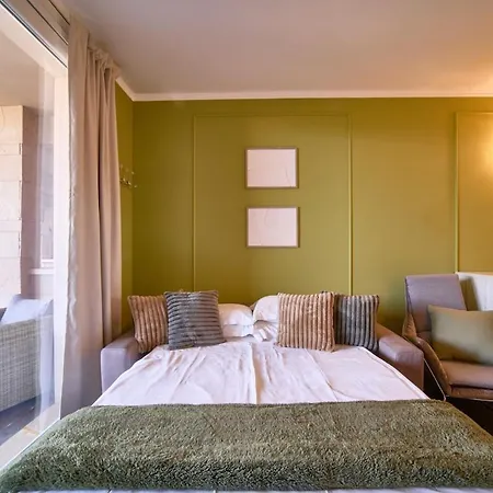 Lakefront Retreat Daire Peschiera del Garda