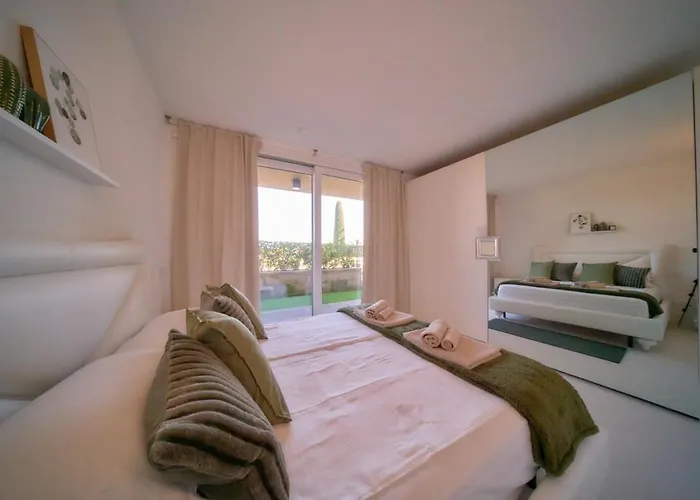 Apartment Lakefront Retreat