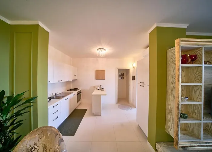 Lakefront Retreat Peschiera del Garda