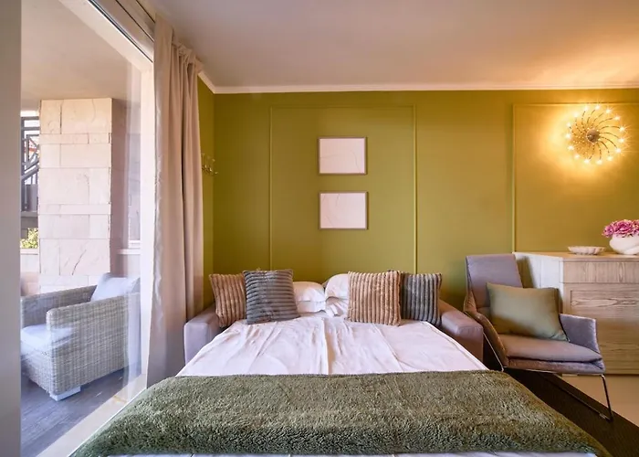 Lakefront Retreat Apartment Peschiera del Garda