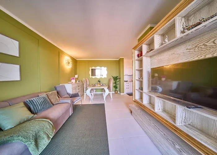 Lakefront Retreat Apartment *