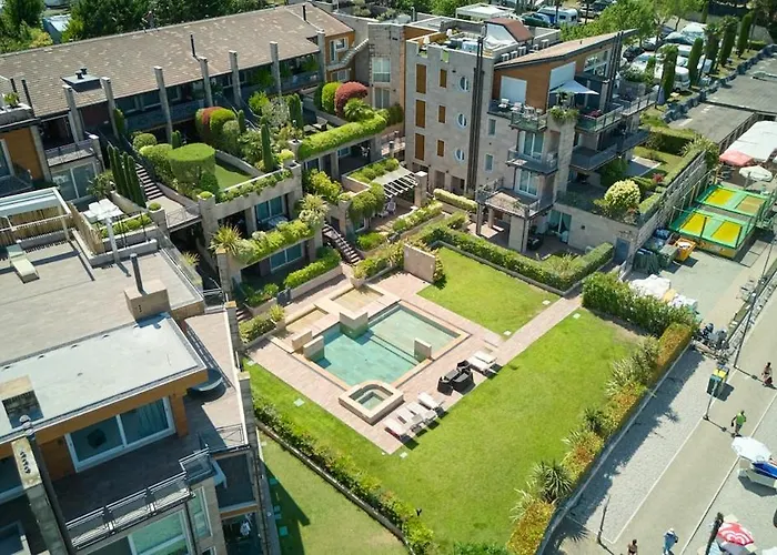 Lakefront Retreat Apartment