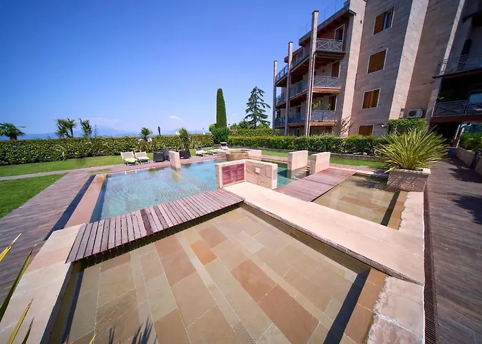Apartment Lakefront Retreat *